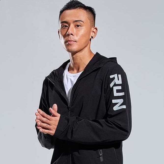 ランニングウェア 軽快ランニングパーカー