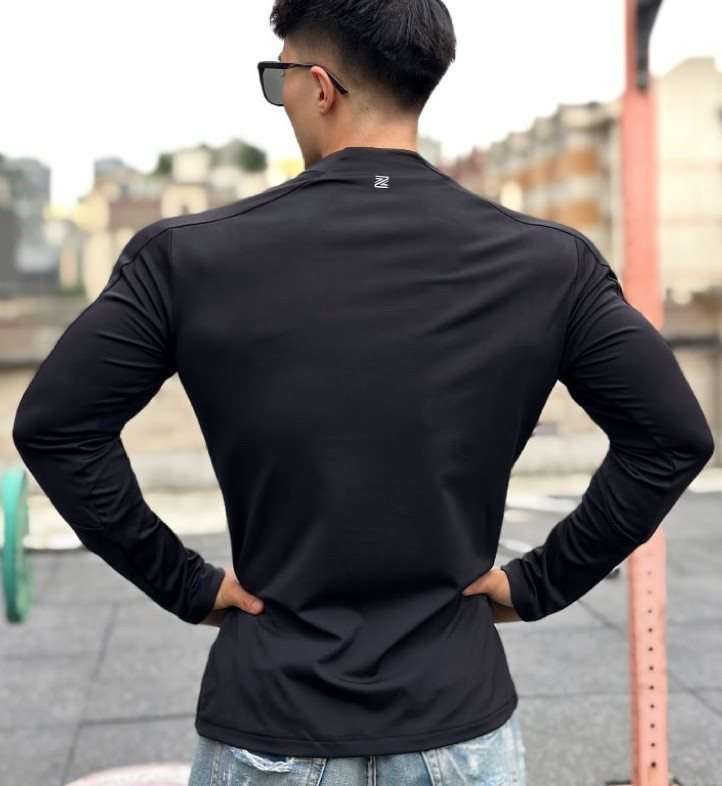 ランニングウェア ハイネック軽量ランニングジャケット